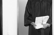 Осужденным позволят усыновлять детей - по решению суда Осужденным позволят усыновлять детей - по решению суда
